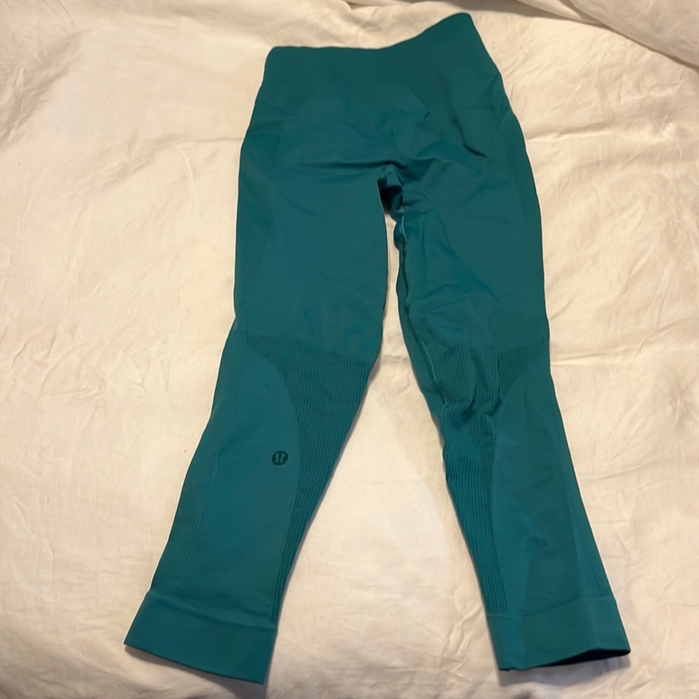 Lulu lemon size 2 crop leggings